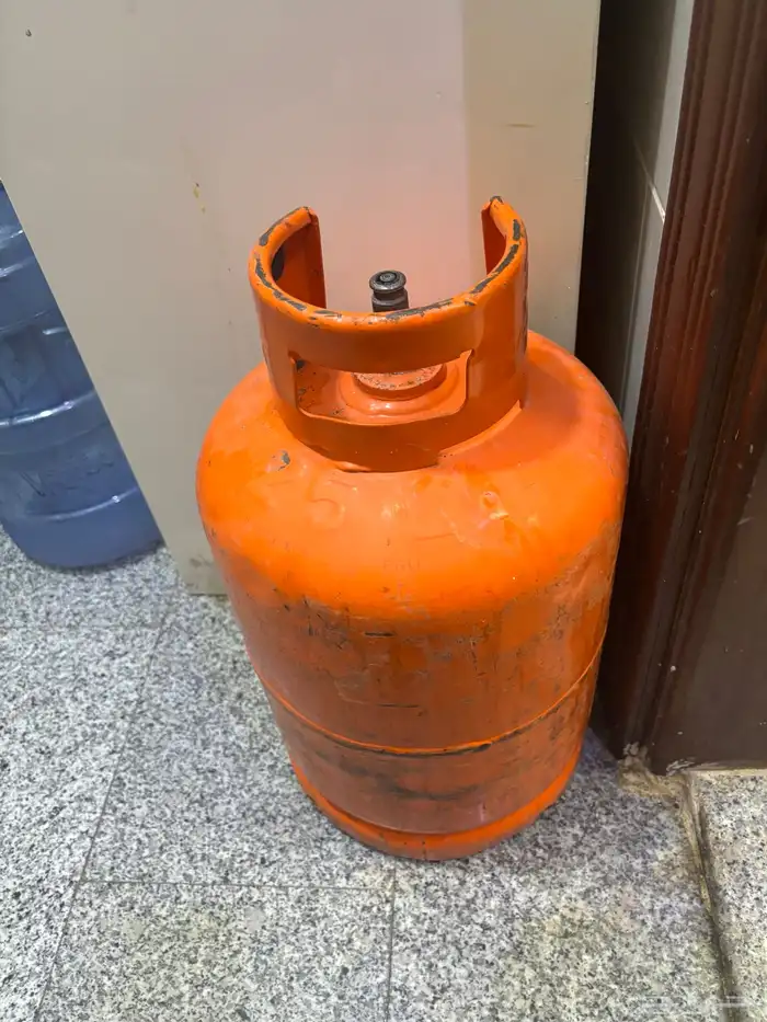 اثاث للبيع كنب وخزاين واسطوانة 11