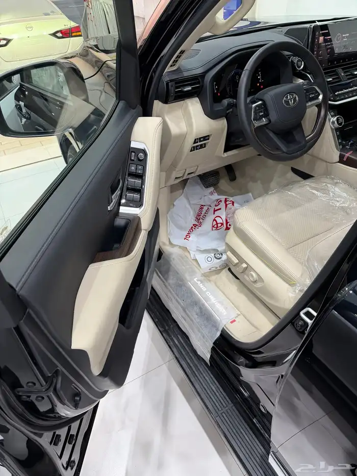 تويوتا لاندكروزر GXR4 2025 سعودي صادر لوحات -17 km 4