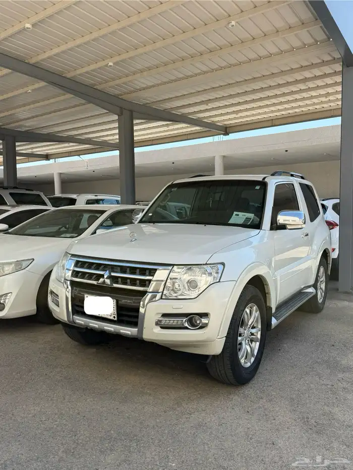 ميتسوبيشي باجيرو ربع 2016 نظيف 1