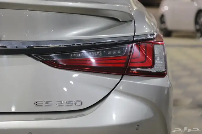 لكزس ES250 فل كامل BD2023 شبه جديد 7