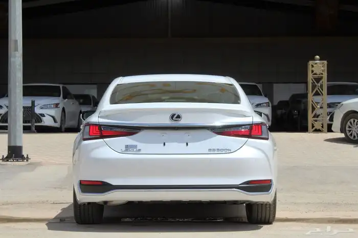 لكزس - ES300 Bh هايبرد - 2025 - نص فل - خليجي 9