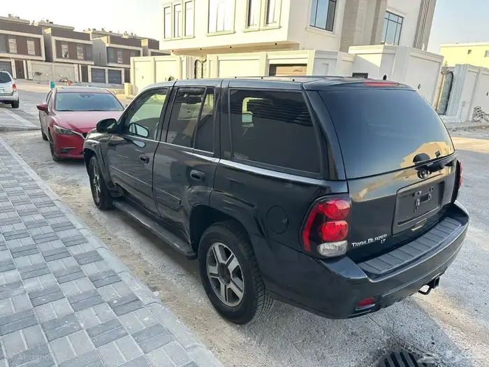 سيارة بليزر فل كامل للبيع اللون اسود الداخليه جلد اسود 2