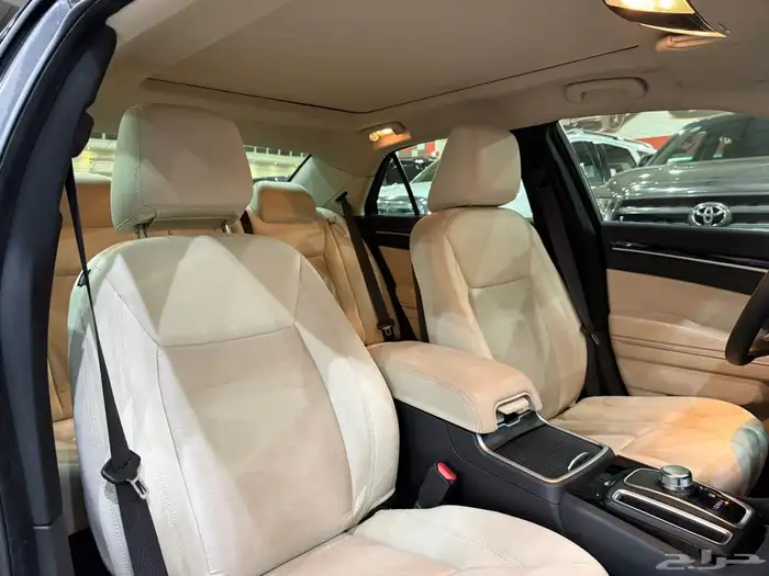كرايسلر c300  موديل 2023 ماشي 54000 6