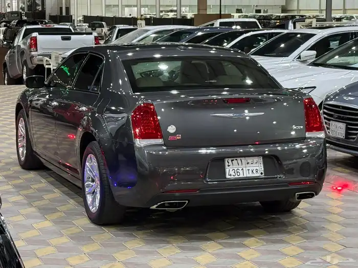 كرايسلر c300  موديل 2023 ماشي 54000 2