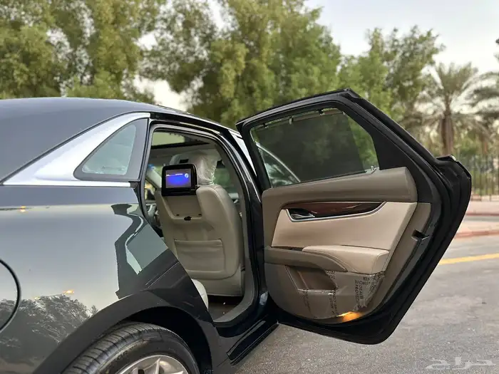 كاديلاك  Vsportبلاتينيوم 32