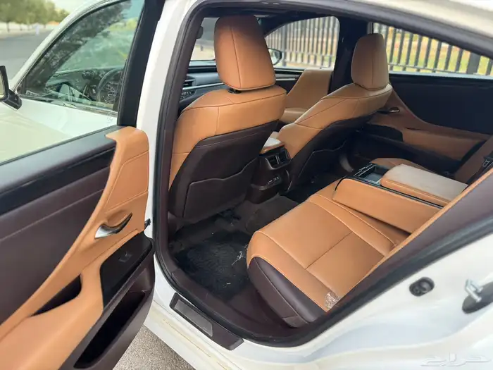 لكزس Es300 موديل 2020 11