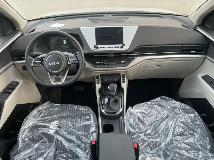 كيا كارينز 7 مقاعد 2025 GL كاميرا وشاشه 22