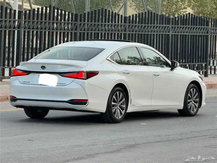 لكزس Es300 موديل 2020 12