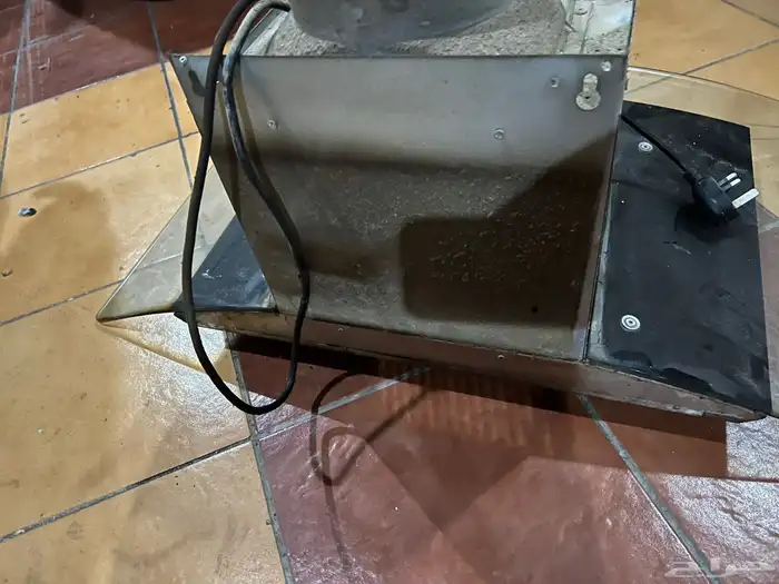 كرسي حمام مستعمل بحاله جيده وشفاط مطبخ مستعمل 3