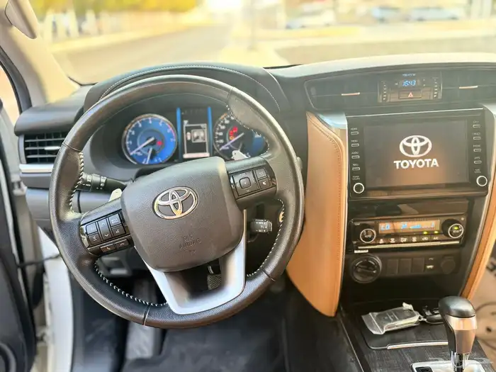 جيب فورتشنر فل كامل نظييف 2021 7