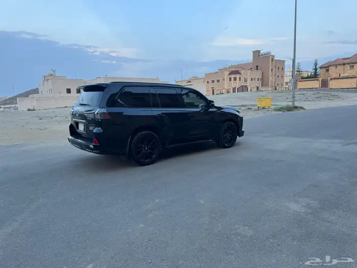 لكزس 2019 بلاك ديشن 8