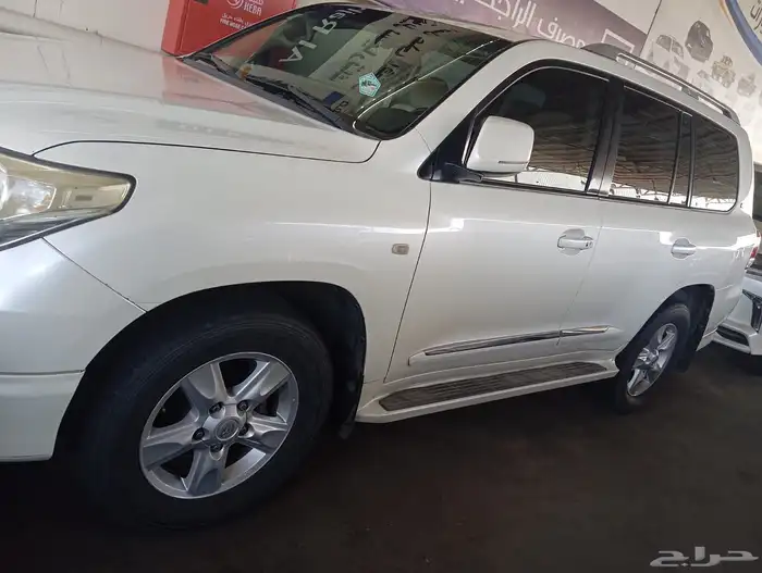 لا ندكروزر تويوتا 2011 1