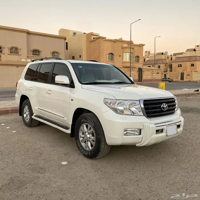 لاندكروزر 2010 2