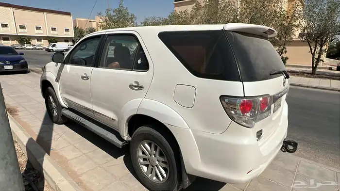 للبيع جيب تويوتا فورتشنر 2012 1