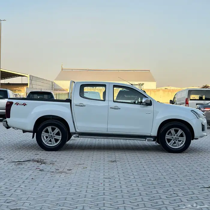 ايسوزو ديماكس 2018 دبل فل كامل LS قير اتوماتيك بدي وكاله 7