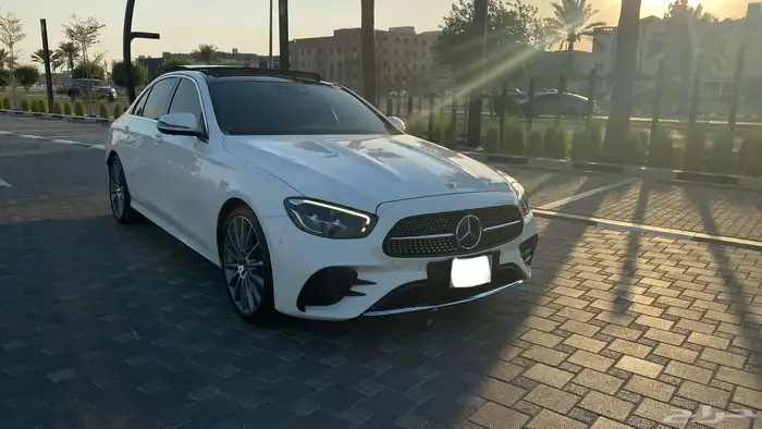 2022 مرسيدس E 300 1