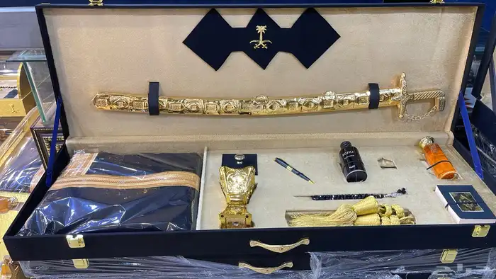 هدايا زواج ترقية تقاعد تكريم بشوت سيف درع تخرج 44