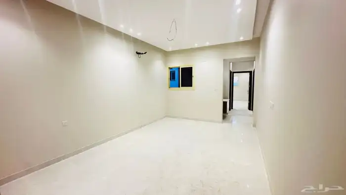 شقه للبيع دور ثاني مدخل مستقل 5 غرف وصاله وسطح كامل 10