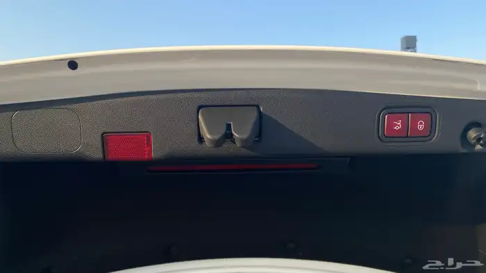 2022 مرسيدس E 300 4