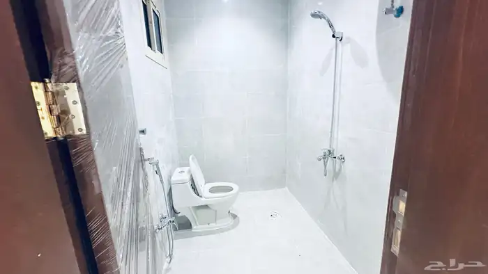 شقه للبيع دور ثاني مدخل مستقل 5 غرف وصاله وسطح كامل 12