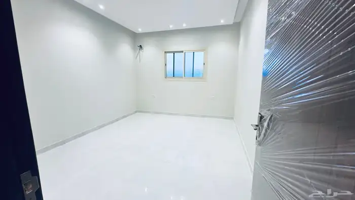 شقه للبيع دور ثاني مدخل مستقل 5 غرف وصاله وسطح كامل 13