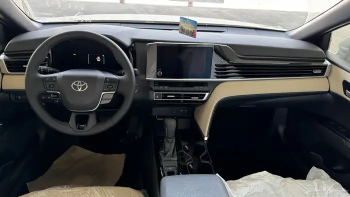 تويوتا كامري 2025 بنزين LE فتحة سقف بصمة سعودي بطاقة جمركية 6