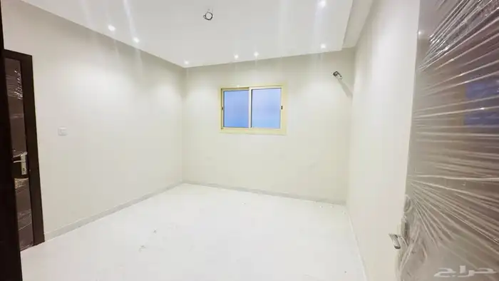 شقه للبيع دور ثاني مدخل مستقل 5 غرف وصاله وسطح كامل 4