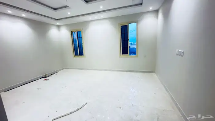 شقه للبيع دور ثاني مدخل مستقل 5 غرف وصاله وسطح كامل 1