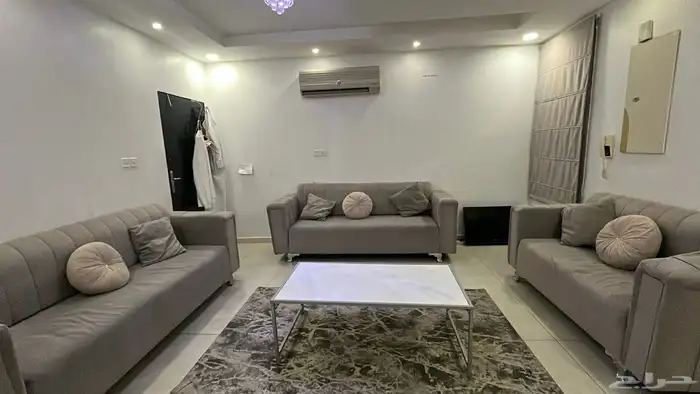 اثاث صاله مستخدم للبيع كنب مع ملحقاته 0