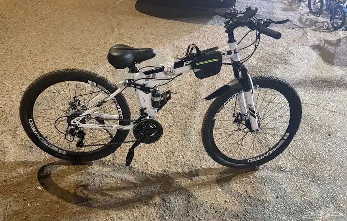 للبيع دراجة قابله للطي برو يارد رياضية لون أسود مع أبيض 1