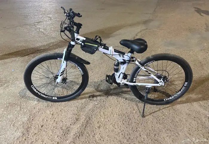 للبيع دراجة قابله للطي برو يارد رياضية لون أسود مع أبيض 0