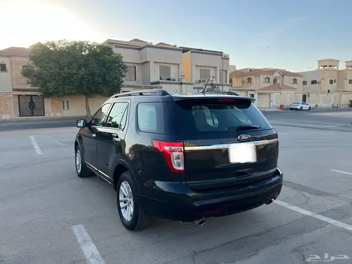 فورد اكسبلورر 2013 للبيع ممشى قليل بالنسبة لموديلها 3