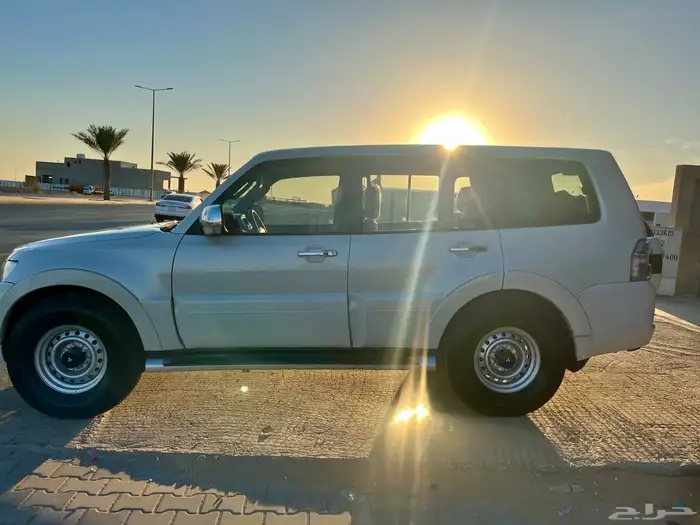 مستوبيشي باجيرو GLS 1