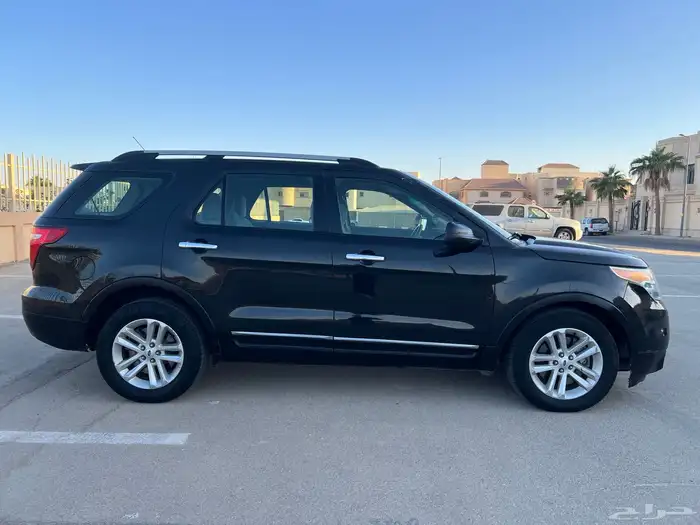 فورد اكسبلورر 2013 للبيع ممشى قليل بالنسبة لموديلها 2