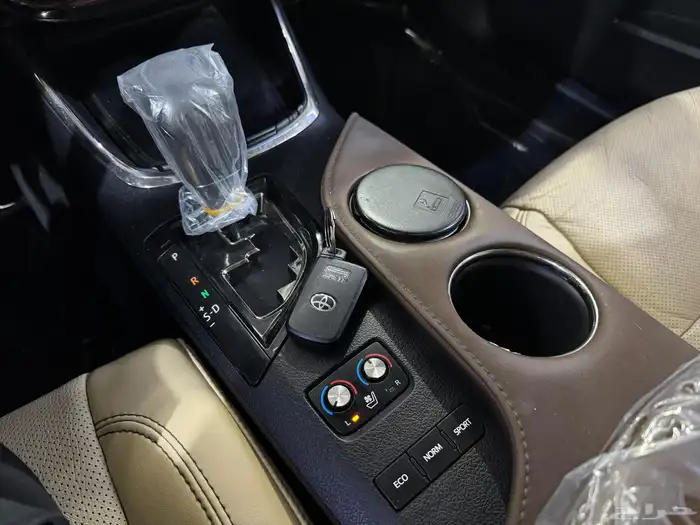 تويوتا افالون ليمتد 2015 ( بحالة الوكالة ) 19