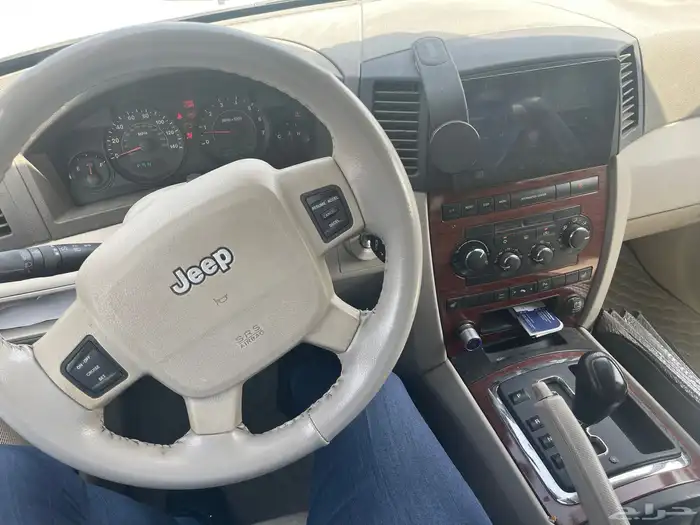 جيب جراند شيروكي 2005 بدون دبل 12