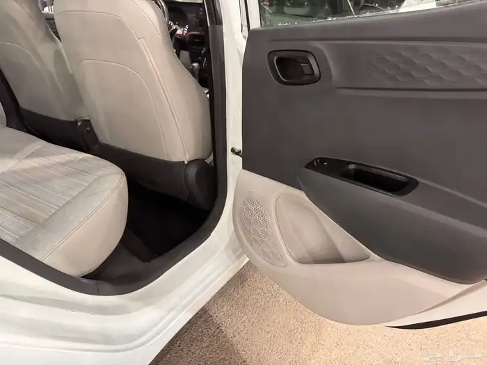 هيونداي i10 بحالة ممتازة 2023 15