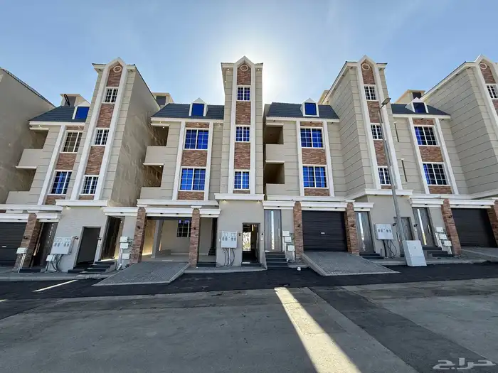 للبيع شقق علوية بسطح خاص بموقع مميز بجوار دوار التحليه 0