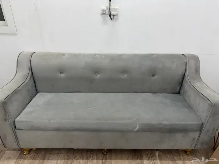 السلام عليكم ورحمة الله وبركاته يوجد لدي كنب للبيع العدد 3 0