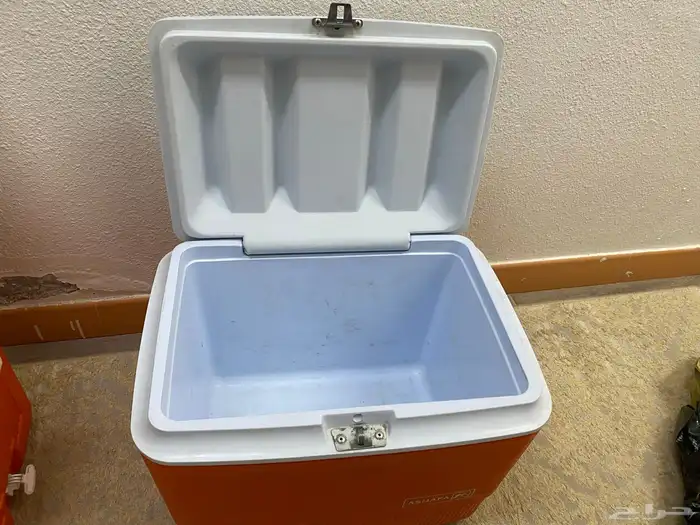 ترمس حافظ للبروده نظيفه كبير ووسط 3