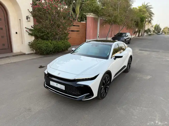 تويوتا كراون ماجستنا 2023 شبه جديد 33