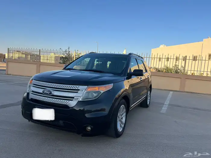 فورد اكسبلورر 2013 للبيع ممشى قليل بالنسبة لموديلها 9