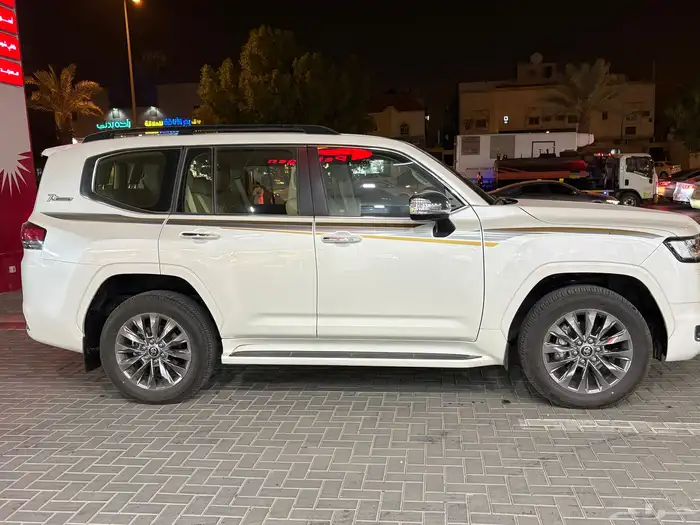 لاندكروزر vx 2022 وارد وليد 4