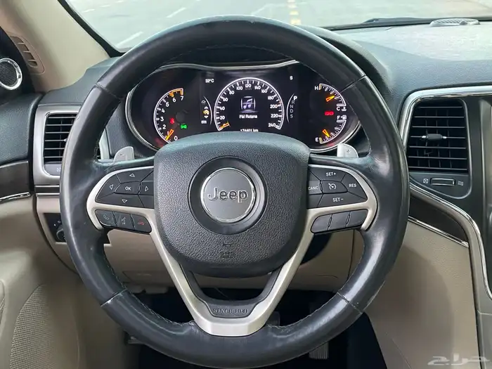 جيب جراند شيروكي 2015 سعودي عداد قليل بحالة الوكاله 28