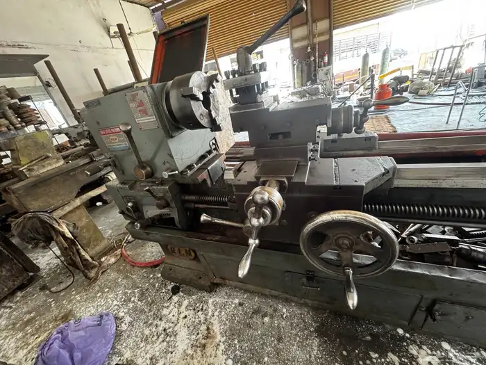 مكينة خراطة 2 متر الباكستانيه مع المعددات و اكسوارات كامله 1