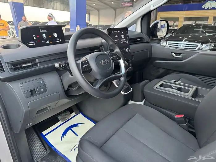 هيونداي ستاريا 2023 عداد 5 الاف 4