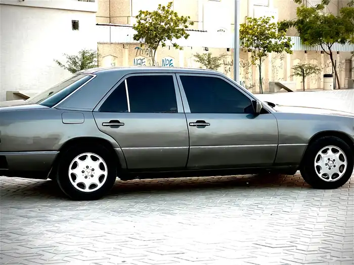 مرسيدس بنز 320E للبيع 4