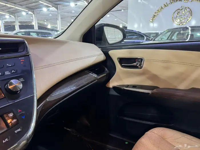 تويوتا افالون ليمتد 2015 ( بحالة الوكالة ) 24