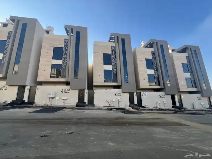 للبيع شقق علوية مع ملحق خاص بالسطح حي الحسام 0