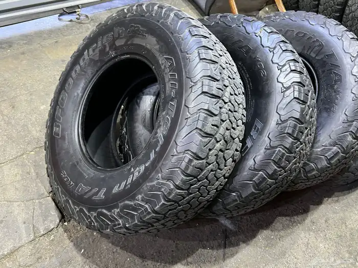 كفرات نص حجري بي اف جودرتش فواصل مقاس 37x12.50 R17 18